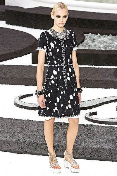 Look 3